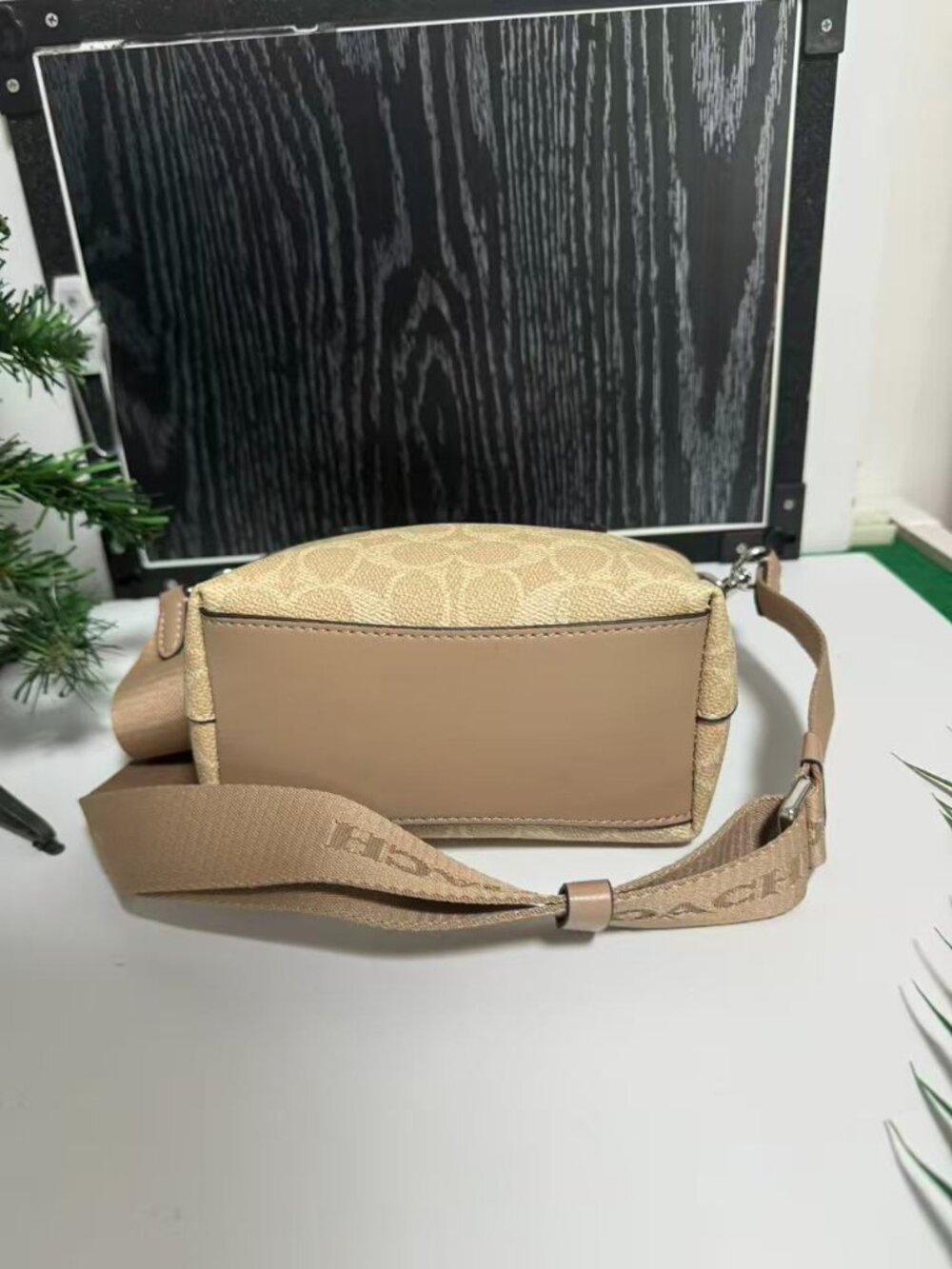 The Coach Tote That Transitions From Work to Weekend✨ - Picture 4 of 5